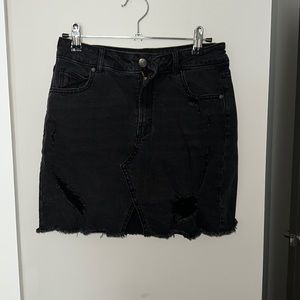 Wild Fable women’s black denim skirt - Size 6